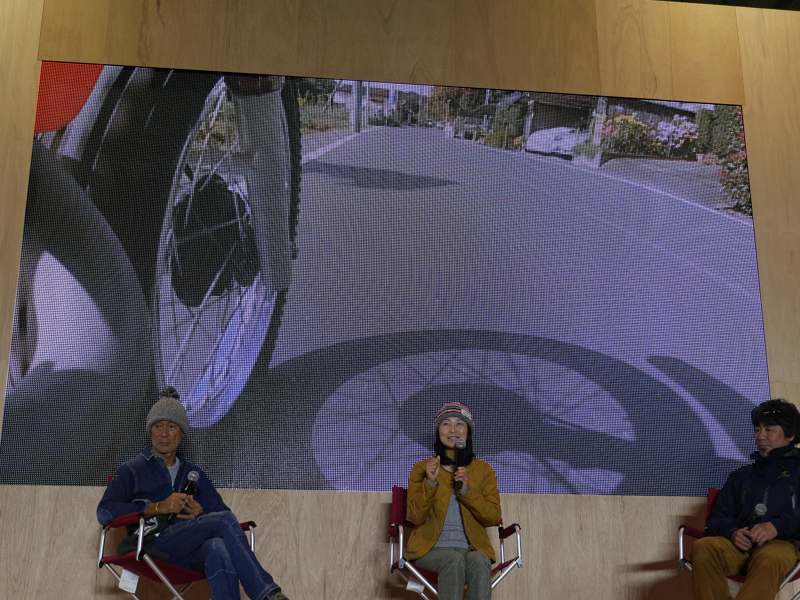 小林夕里子氏が脚にカメラ部を付けて撮影した動画。「車輪が写り込むと臨場感が出ます」（小林夕里子氏）