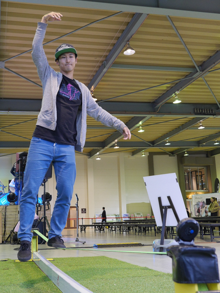 こちらはスラックラインという綱渡りのようなアクティビティ