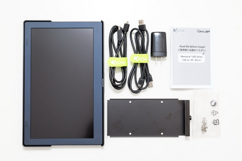 本体、カバー、USBケーブル、HDMIケーブル、ACアダプター、三脚取り付けキット、ネジ、説明書、結束バンド