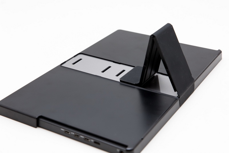 専用カバー装着で傾きを３段階に調節可能