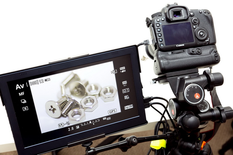 付属の小ねじをマクロ撮影してみた。拡大表示せずともピントの山がハッキリと分かる。