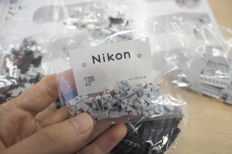 楽しげなシール。開封はだいぶ先になるだろう