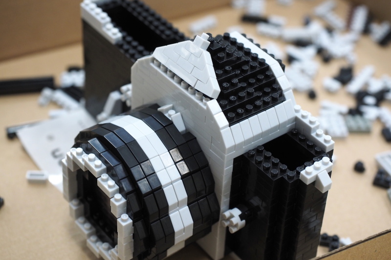 ファインダー部分が完成。擬革も再現されている