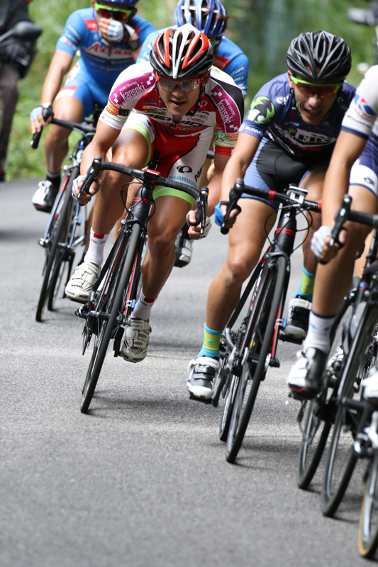 自分の狙った選手を撮るには、狙ったフレーミングで狙った測距点が必要。EOS 7D Mark IIの隅々まで行き届いた測距点はありがたい。<br>キヤノン EOS 7D Mark II / EF100-400mm F4.5-5.6L IS II USM / 300mm（480mm相当） / マニュアル露出（F5、1/800秒） / ISO 1250