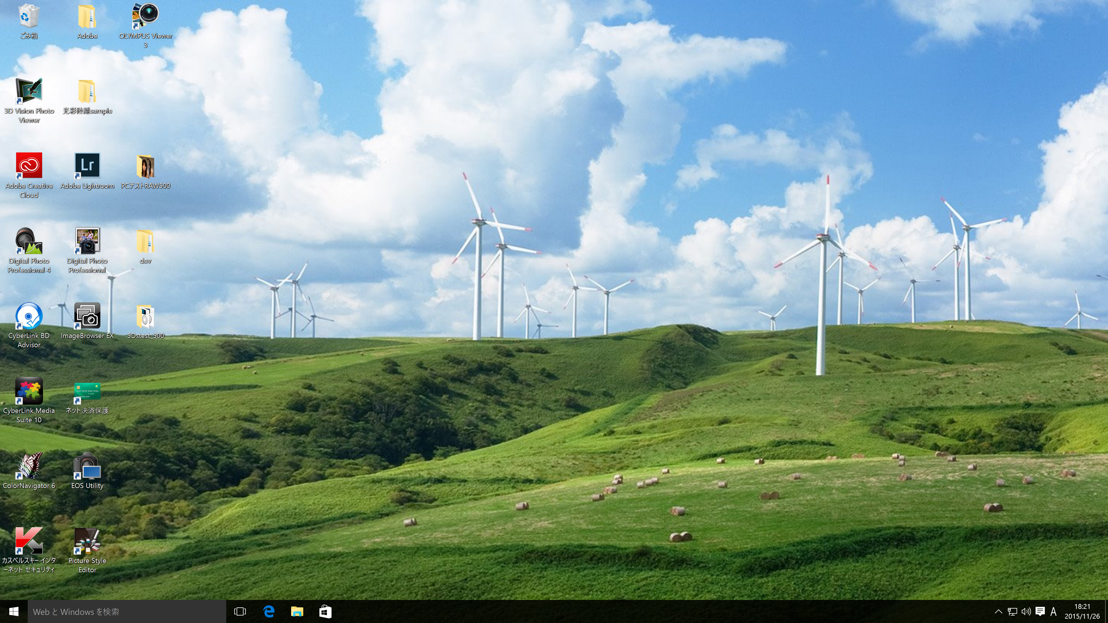 Windows 10のディスプレイのカスタマイズ設定にて「テキスト、アプリ、その他の項目のサイズを変更する」200%を選択したデスクトップ。壁紙の大きさは変わらない。