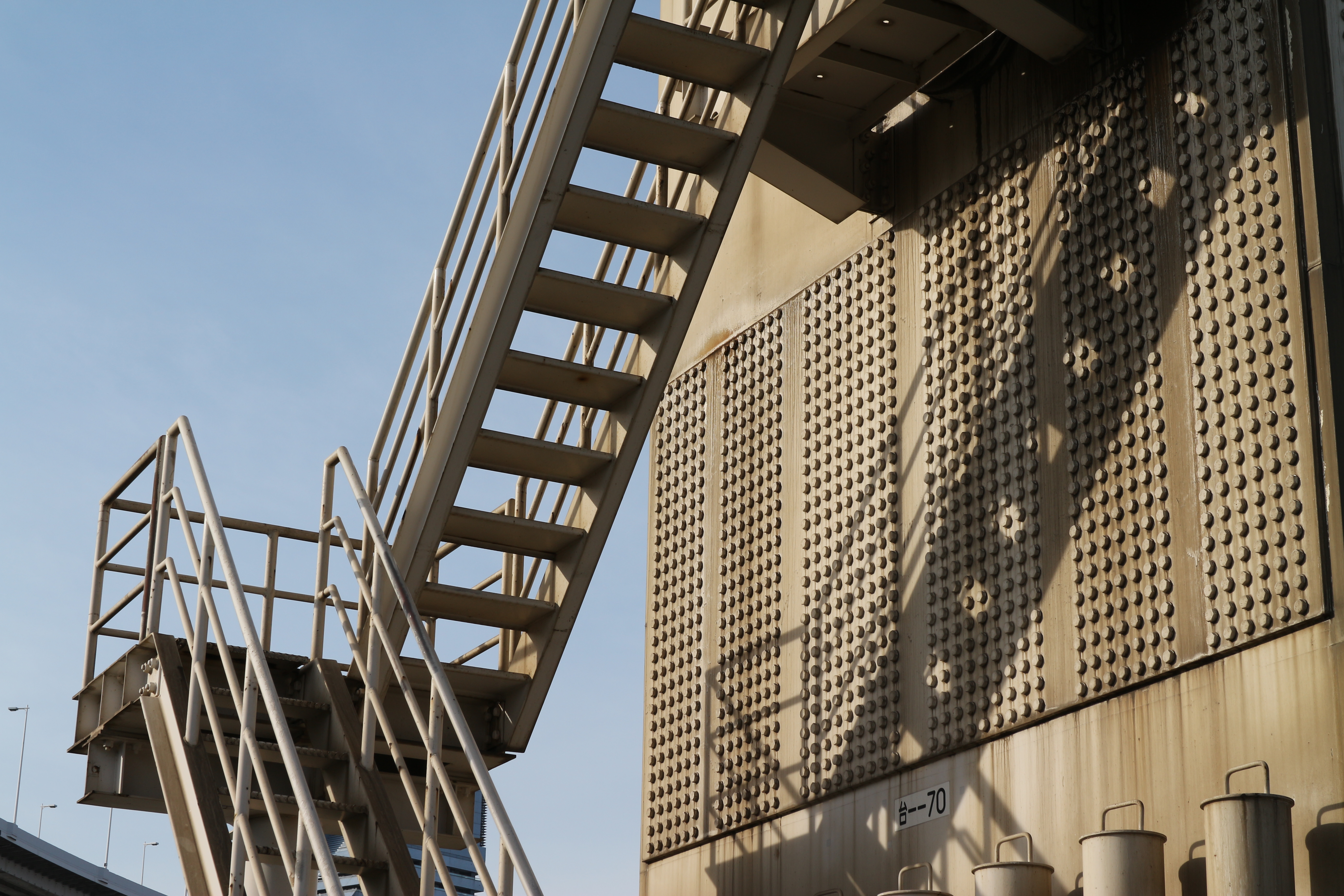 ISO100 / F11 / 1/200秒 / -0.3EV / 42mm