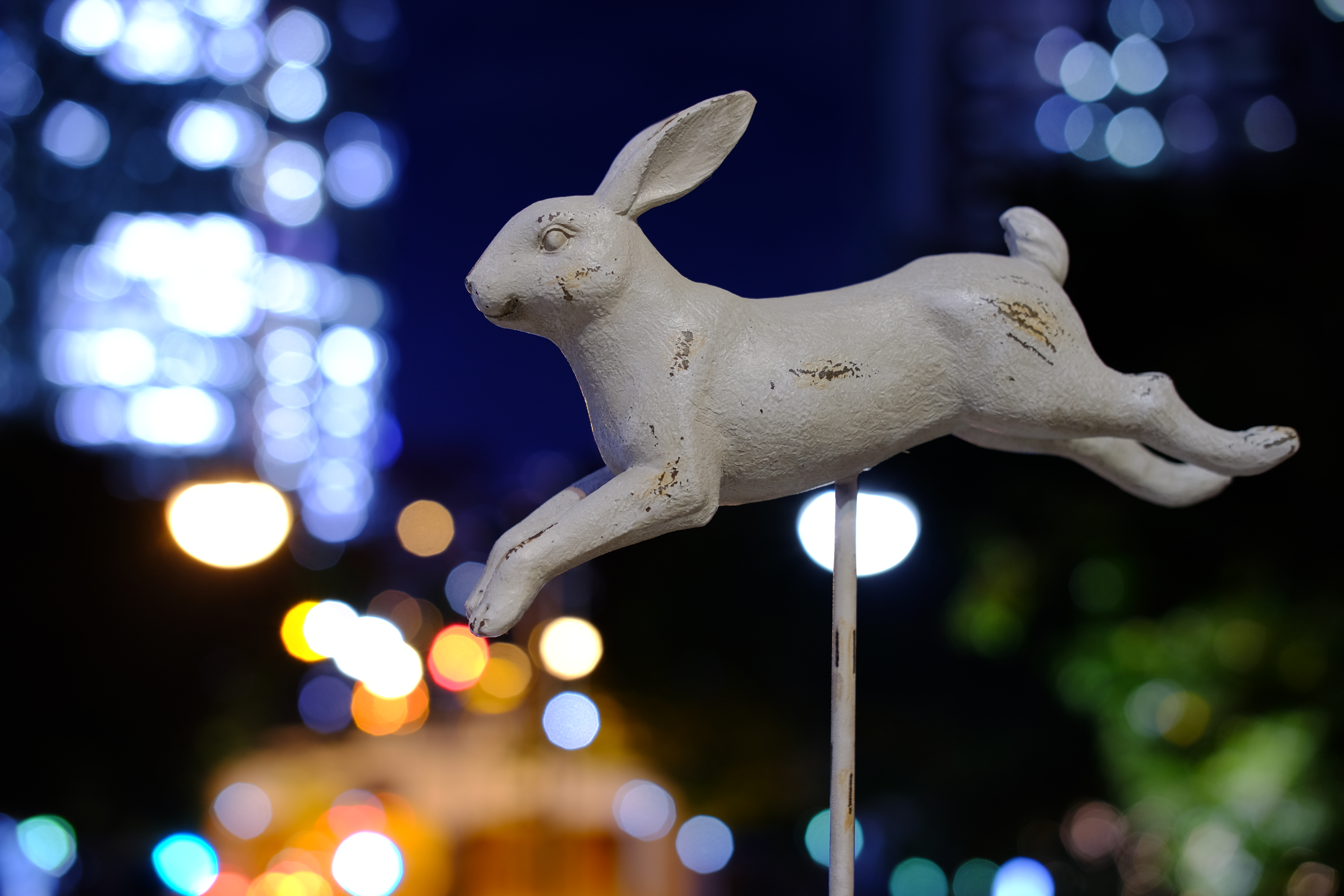 絞りF2.8・距離数mで撮影。X-T10 / 1/3秒 / F2.8 / +0.3EV / ISO200 / 絞り優先AE / 35mm