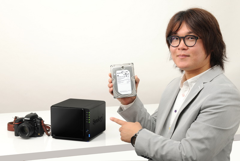 NAS初心者の写真家・上田晃司さん。DS416を使った感想はいかに？