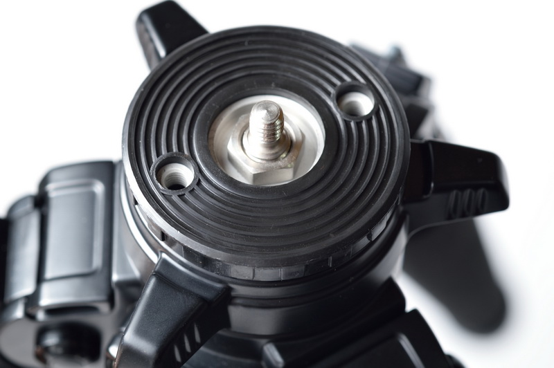 雲台には取り付けねじも取付可能