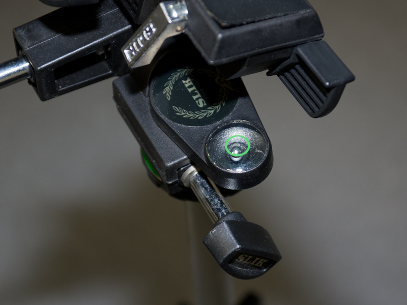 ボール式水準器を備えており、持ち歩くとボールの転がる音がすごく気になった