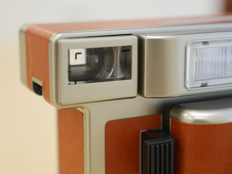 ファインダーを内蔵しています