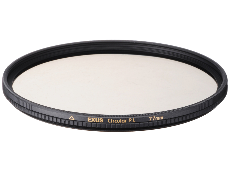 <strong class="">【マルミ光機 EXUSサーキュラーP.L】</strong>撥水コーティングが施されて、ゴミや水滴をよく弾く防滴タイプなので愛用している。繰り返し使用すると、リングが回りづらくなる物が多い中、これはスムーズに回しやすいうえ、着脱も簡単で気に入っている