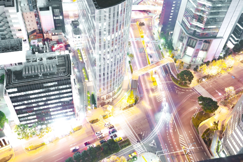 <strong class="">【15秒】</strong>撮影現場の環境や被写体によってベストな光跡のシャッター速度は異なってくるが、あまりにも短いと光跡は短く面白みのない写真になり、長すぎると全体的に白飛びしてしまう