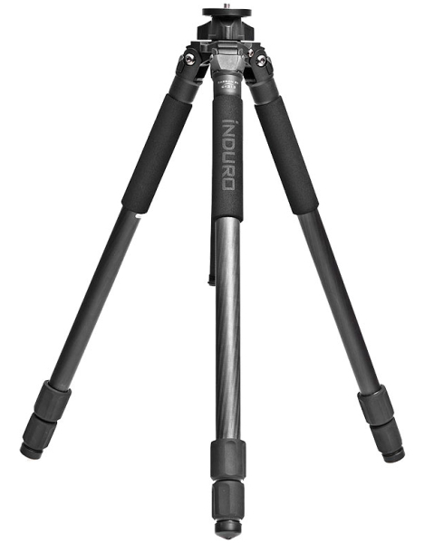 <strong class="">【インデューロCT313】</strong>三脚は軽さと剛性を兼ね備えたカーボン製がオススメ。機材の重さと耐荷重を見て選ぶ。特に最近は高画素機が多く、液晶モニターでは大丈夫だと思ってもぶれている場合が多い。30,000円以上を目安に、しっかりとした三脚を使おう