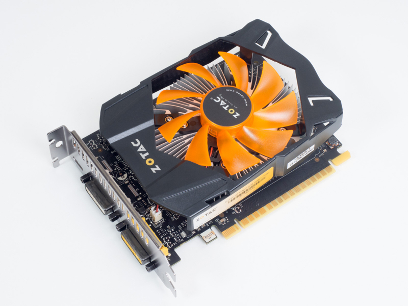 NVIDIA GeForce GTX 750Tiグラフィックスカード。派手な色使いで見た目からして速そう！