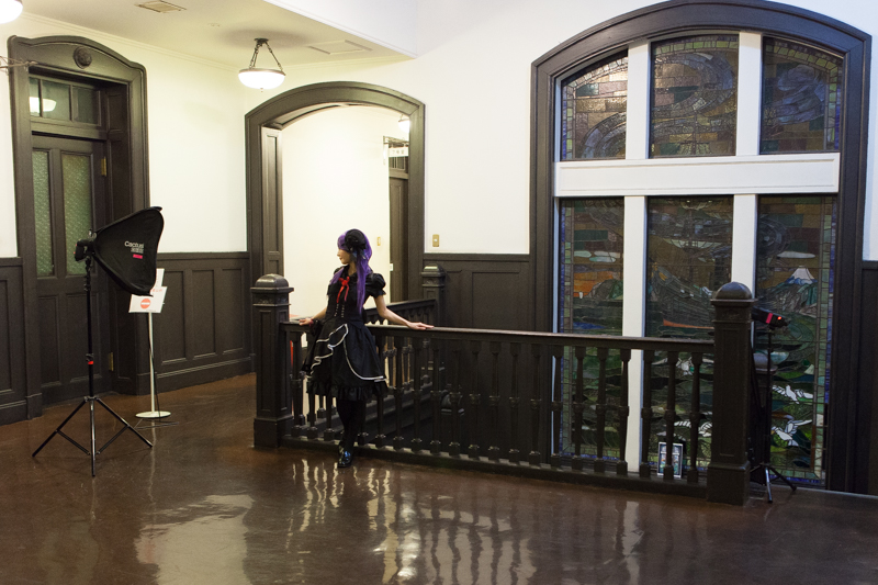 向かって右側にグリッド付きのRF60を設置。反対側から撮影した