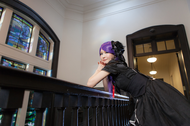 グリッドからの光が手すりの柱に写り奥行き感に繋がった