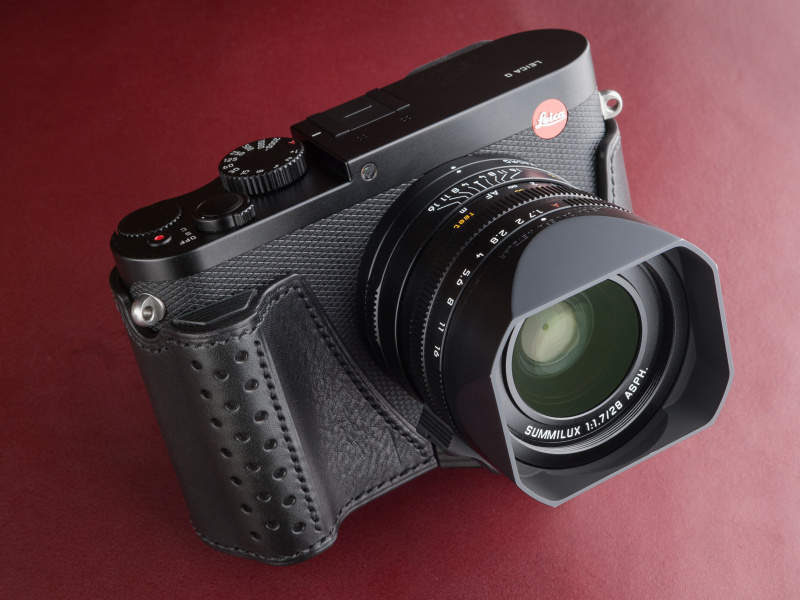 鳥井工房のライカQエバレディケースは税込3万9,800円。底蓋有り無し、ともに同じ価格だ