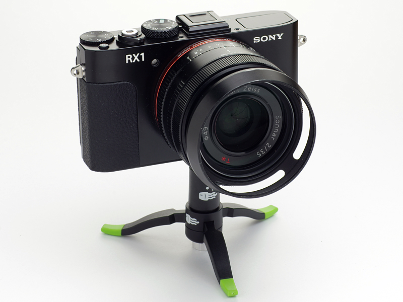 最大で700g程度のカメラに対応する