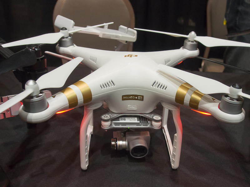 Phantom 3 4K。下部に4K対応カメラを装備