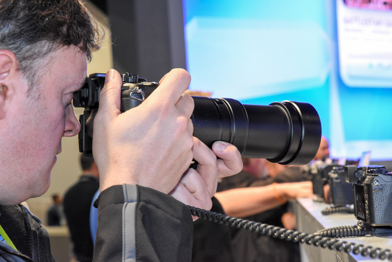 見た目は意外にスリム。フィルター径は72mm。