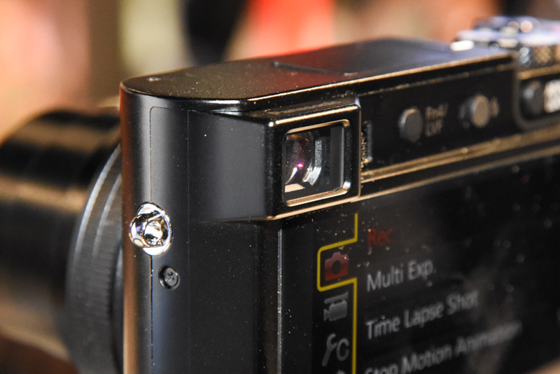 0.2型のEVF（LVF）を装備。