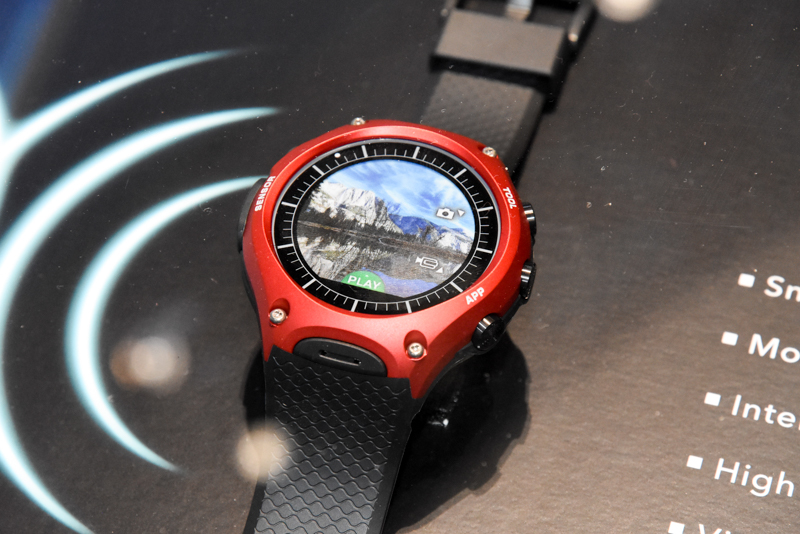 操作ボタンは大きめ。グローブをしての操作にも配慮しているという。