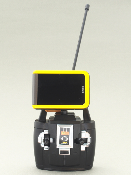 FR100のコントローラーにEAM-2を差し込むと、「モニター付きコントローラー」が完成する