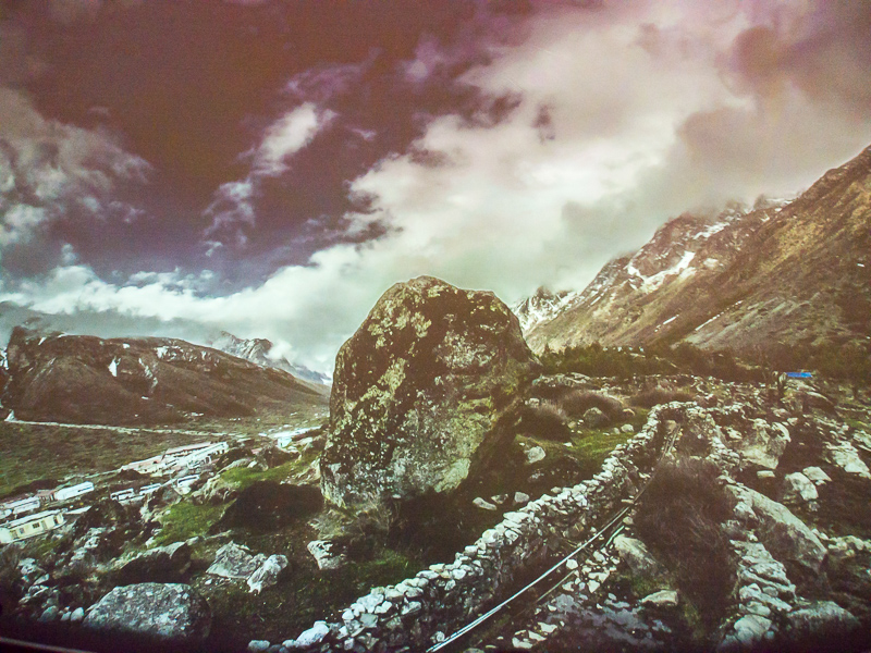 ドームの中にTHETA Sの画像を写して、全天球型をアピール。プロジェクターはリコー製のものが使われていた