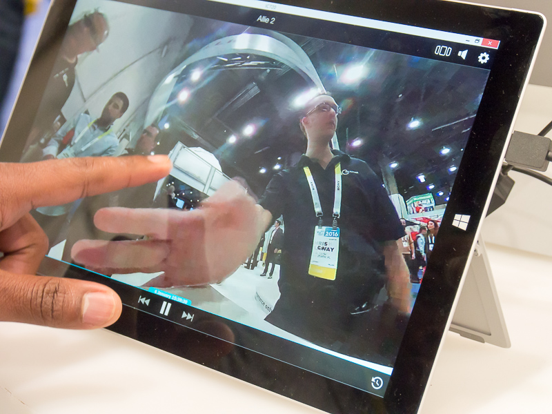 アプリでリアルタイムの映像を見たり、コントロールしたり、といった操作が可能