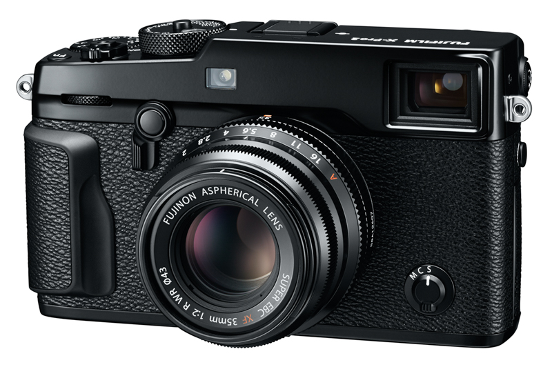 XF35mmF2 R WRとの組み合わせ例。左がブラック、右がシルバー。