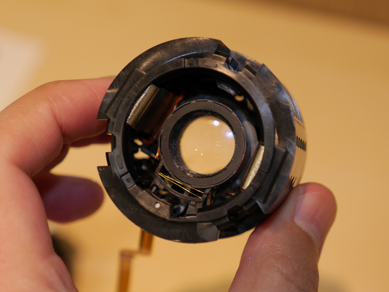 リニアモーターを使って高速化したフォーカスユニット