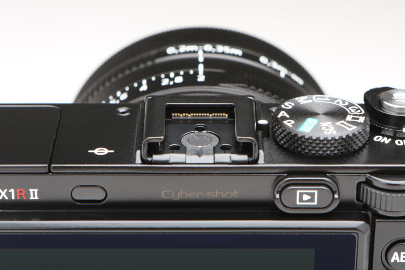 マルチインターフェースシューを採用。