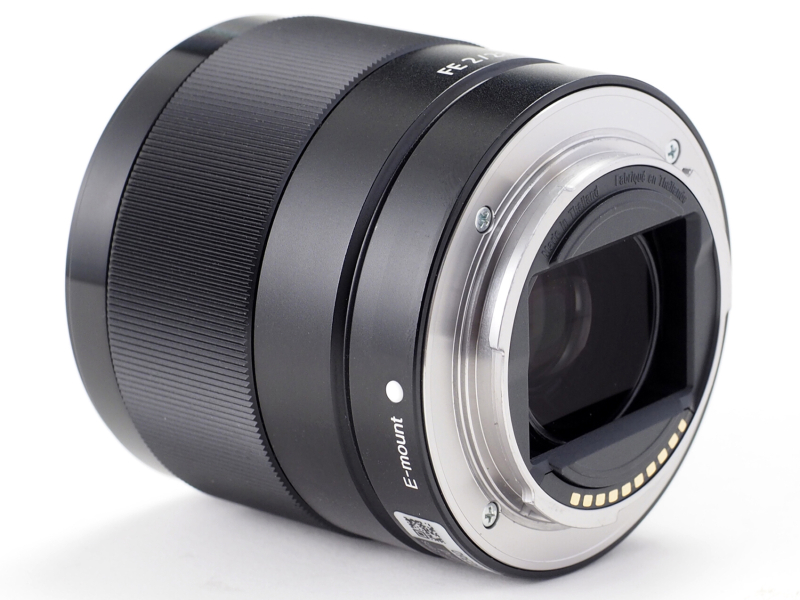 レンズ後面からみたところ。マウント部はもちろん金属製で、ボディ装着時にもガタつくことなど一切なく、精度の高い造りであることを感じることができる