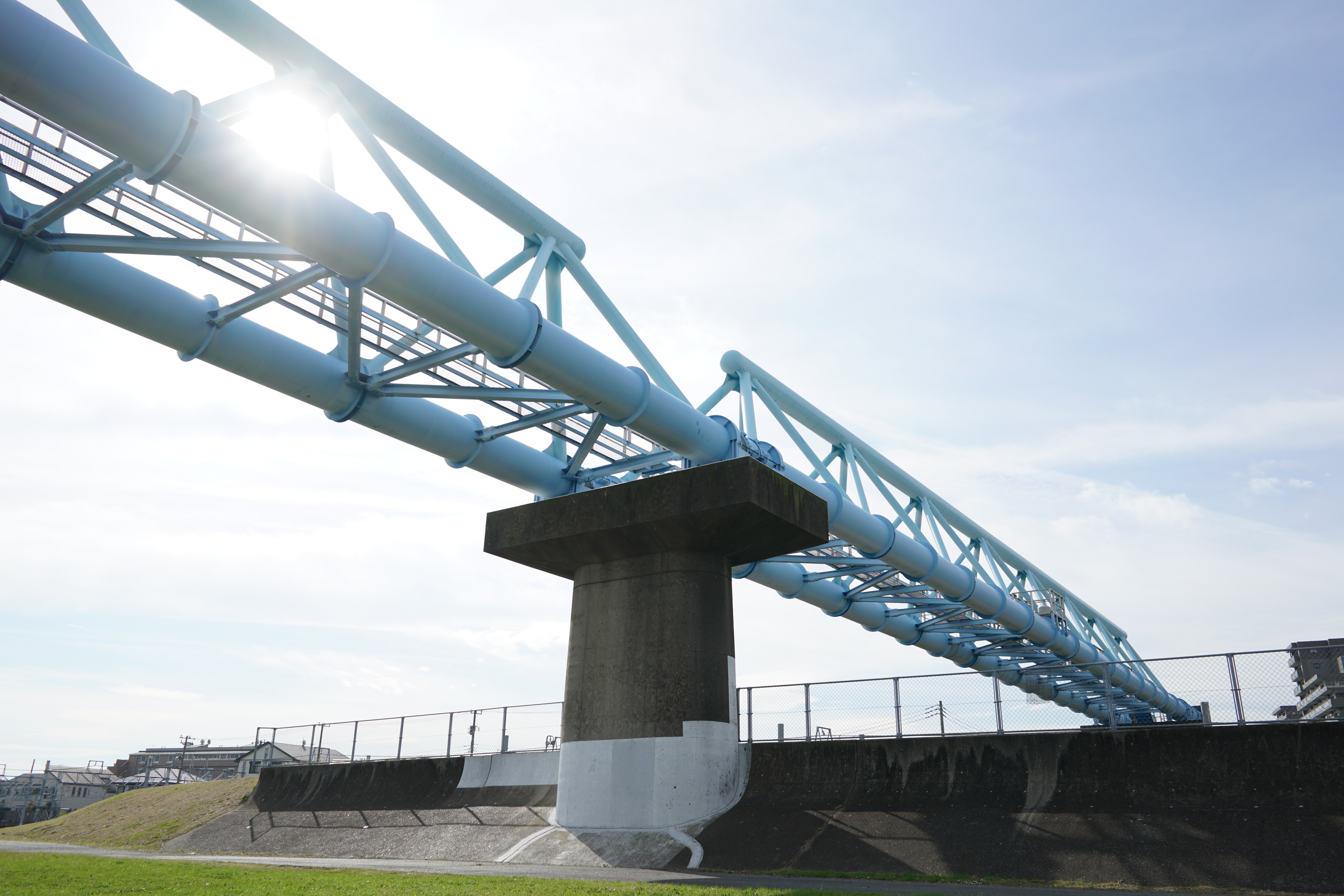 太陽が画面内に入る逆光で撮影。α7R II / 1/640秒 / F5.6 / +1EV / ISO100 / 絞り優先AE / 28mm