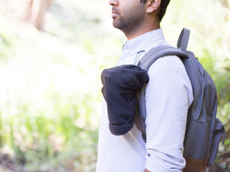 バックパックに取り付けた状態。キャプチャーカメラクリップと併用