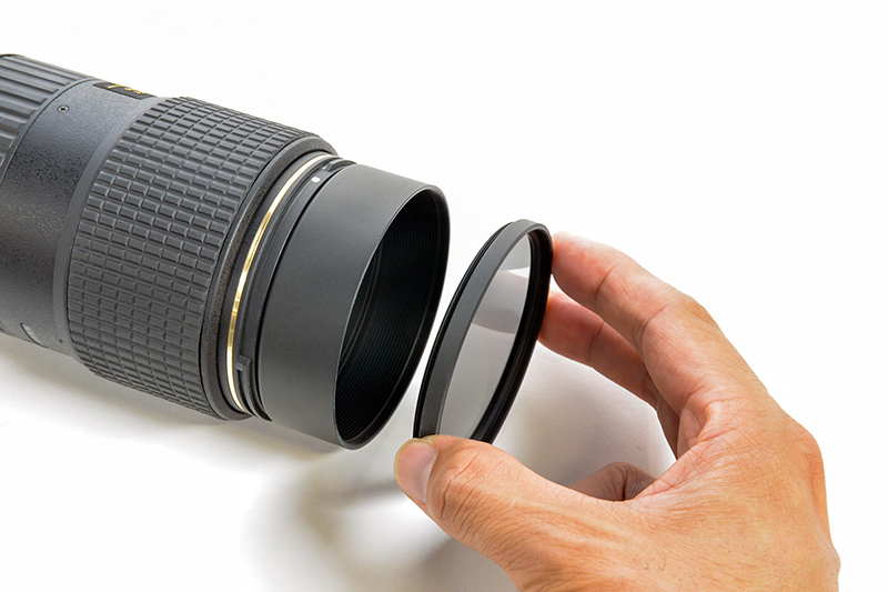 フードの先端には一回り大きいフィルターやレンズキャップが装着可能