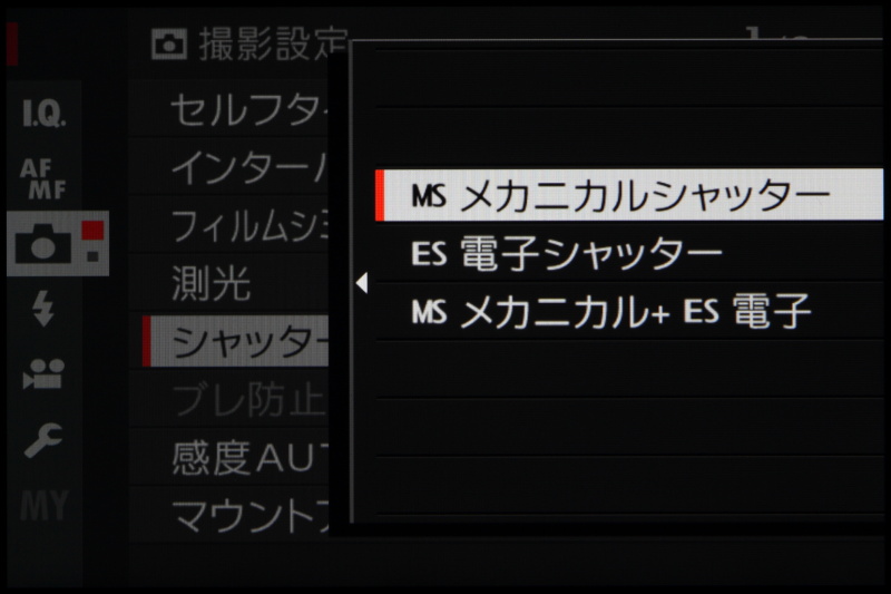 シャッターはメカシャッター（4秒〜1/8,000秒）のほか、電子シャッター（1秒〜1/32,000秒）およびメカ＋電子シャッター（4秒〜1/32,000秒）が選択できる。