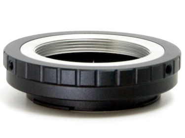 ミラーレスカメラ用のマウントアダプターが付属