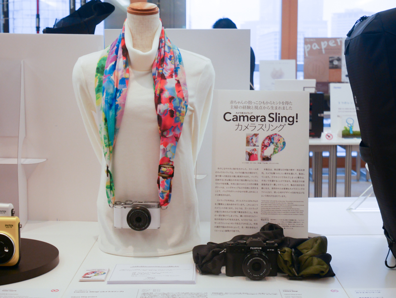 2015年グッドデザイン賞受賞展に展示された「カメラスリング」