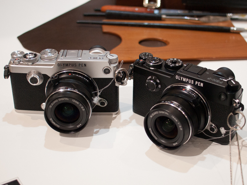 ボディカラーはシルバーとブラックから選べる