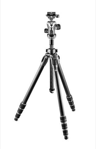 ジッツオ「マウンテニア」三脚に、新型雲台とのキットが登場