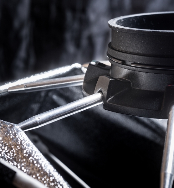 ロッドが浅い角度で深く溝に嵌ることによって、固定される。この状態をポジションBとする