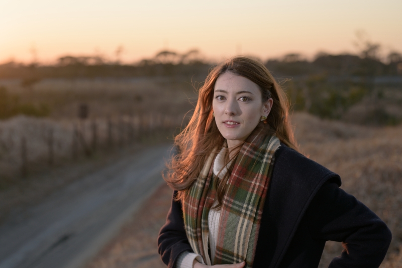 OCFビューティーディッシュのみでの撮影。夕日の色合いを残しつつ、モデルの顔が明るくなったが、顔色が直射日光下のようでアンバランスだ