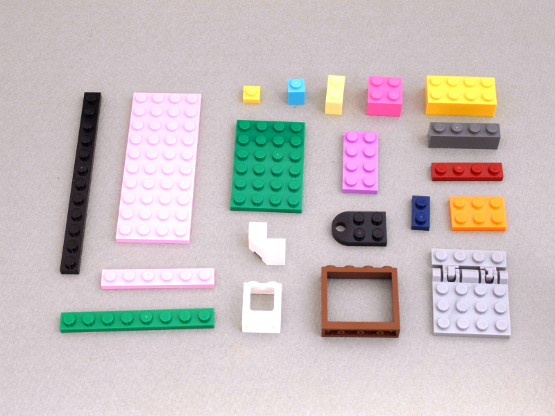 レゴを組み立てるには子供のころの「レゴ脳」を呼び覚まさなければならない（笑）。そこでまず頭を整理するために、各種の基本ブロックを選り分けて整理してみた。各ブロックは幅や厚み、ボッチの並びなど合理的に規格化されている。また、窓枠やヒンジなどの応用ブロックも含まれている。