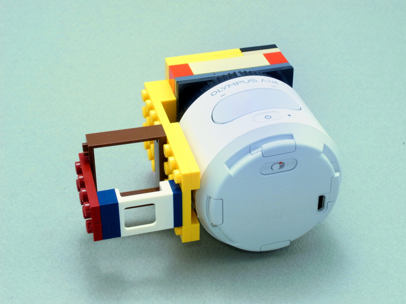 あえてiPhone 6に接続せず、透視ファインダーで構図を決めて、本体シャッターボタンで撮影すれば、レゴ＋OLYMPUS AIRの「最小撮影セット」になる。