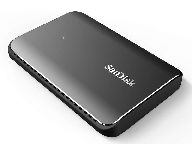 上位モデルのサンディスク エクストリーム900 ポータブルSSD。SSDを2台搭載したRAID-0構成の製品で、インターフェイスにUSB Type-Cを採用。HDDと比べて転送速度は9倍と高速だ。容量は480GB、960GB、1.92TB。店頭予想価格は4万5,000円前後、7万5,000円前後、12万円前後の見込み。