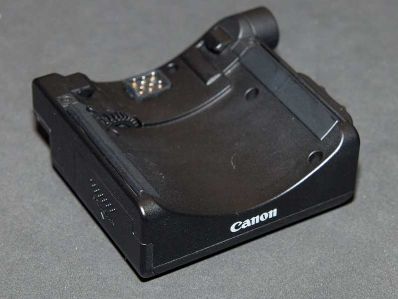 同レンズをパワーズームとして利用できる「パワーズームアダプターPZ-E1」もリリース