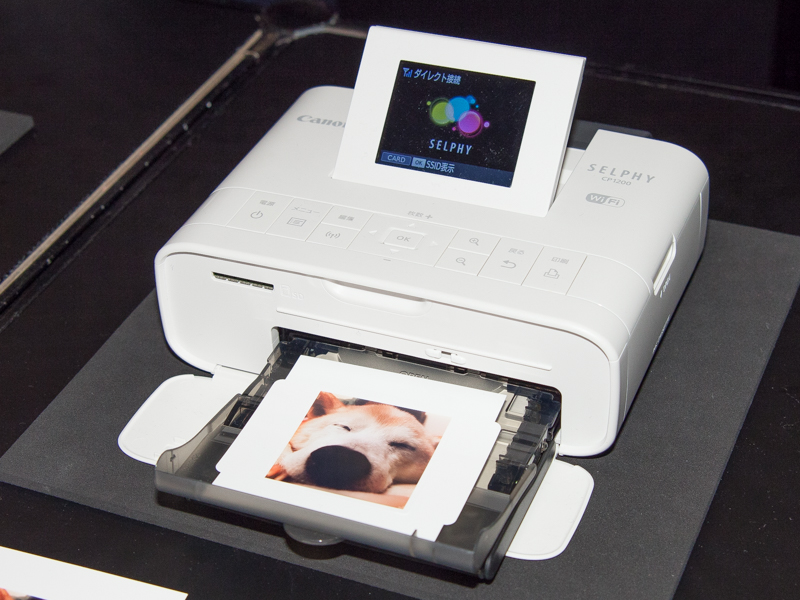 バッテリーで動く小型フォトプリンター「SELPHY CP1200」
