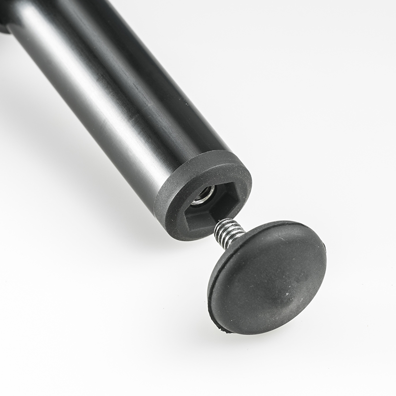 石突の取り外しはネジ式に変更された